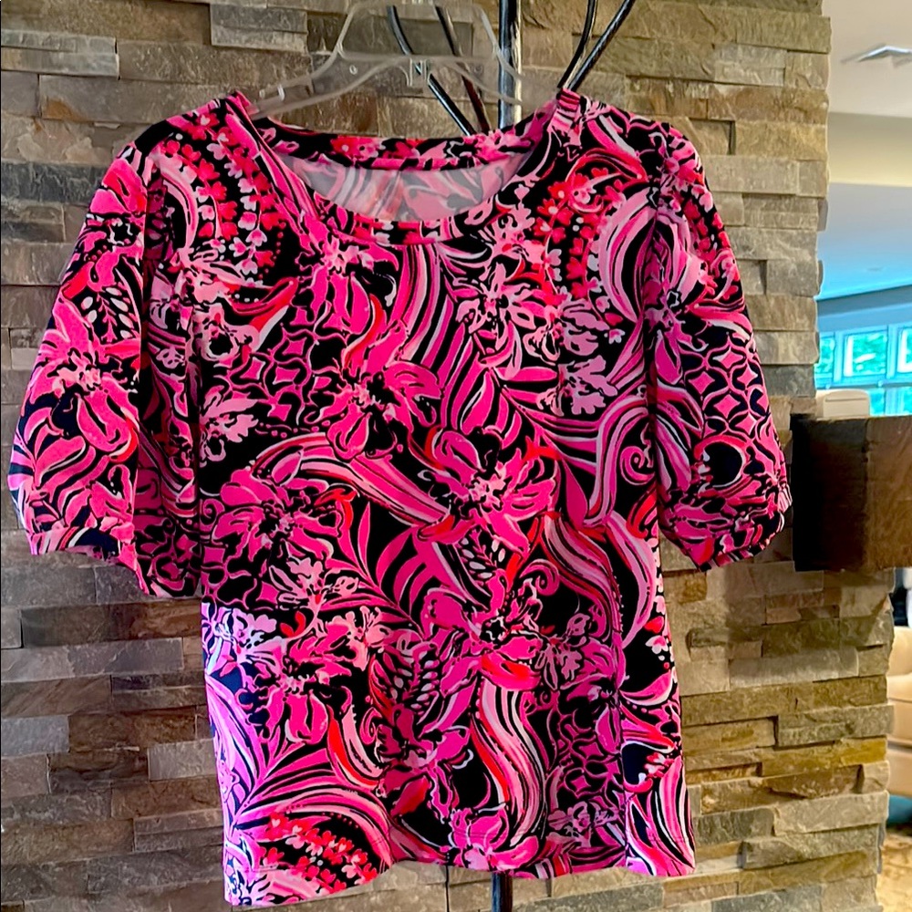 Lilly Pulitzer Pink and Blur Graphic Puff Sleeve Blouse. New never worn.